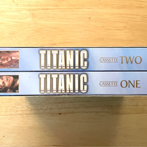 Titanic VHS 1997, 2 Tape Set, pre-owned Leo DiCaprio Kate Winslet James Cameron - Picture 3 of 6